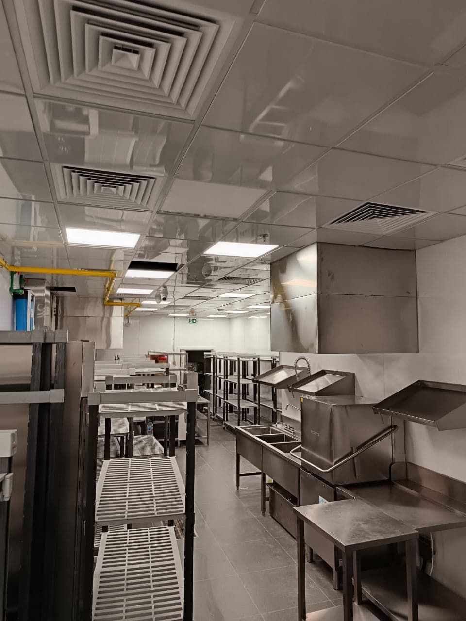 Dave's Hot Chicken — Yas Mall — kitchen · FMR Technical Services